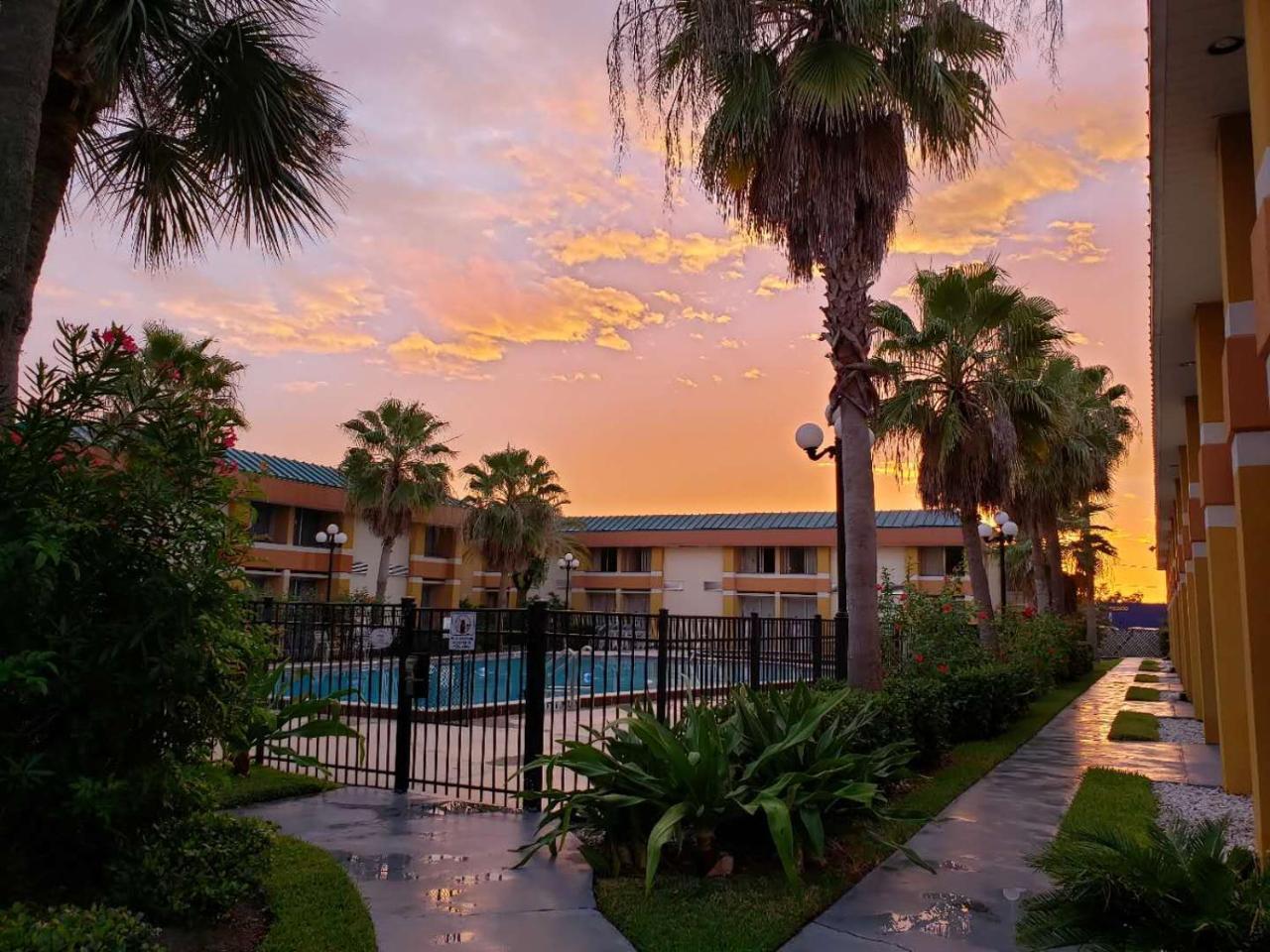 Garnet Inn & Suites Orlando Esterno foto